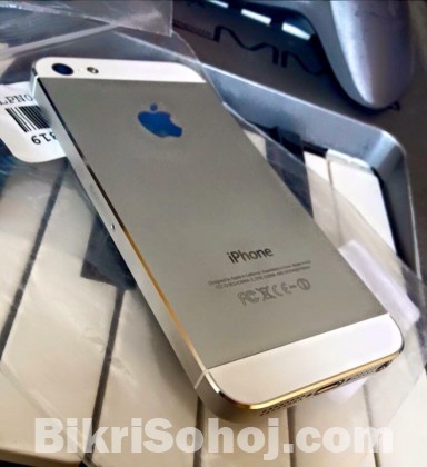 iPhone 5 {32GB}